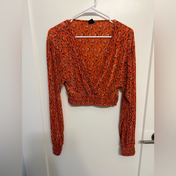 Urban Outfitters Cropped Plisse Wrap Top - Picture 2 of 9